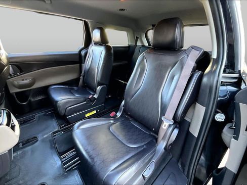 Used 2025 Kia Carnival FWD image 20