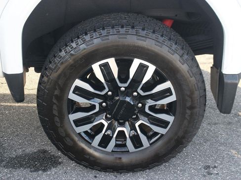 Used 2025 GMC Sierra 2500 Denali Ultimate AWD/4WD image 43