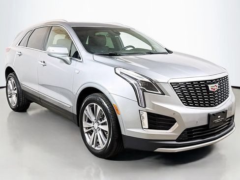 Certified 2025 Cadillac XT5 Premium Luxury FWD image 3