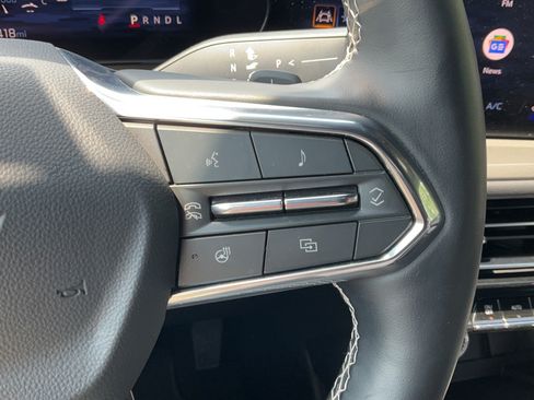 Used 2025 Chevrolet Traverse LT AWD/4WD image 35