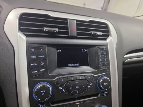 Used 2016 Ford Fusion SE w/ SE Cold Weather Package FWD image 19