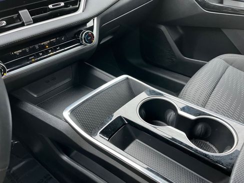 Used 2025 Chevrolet Equinox LT image 40