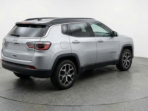 Used 2025 Jeep Compass Limited AWD/4WD image 9