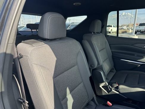 Used 2025 Chevrolet Traverse LT image 19