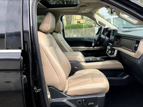 Used 2024 Ford Expedition Limited AWD/4WD image 28