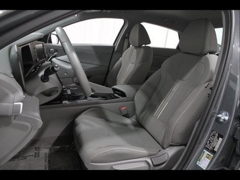 Certified 2025 Hyundai Elantra Sport FWD image 5