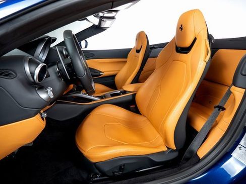 Used 2019 Ferrari Portofino image 4