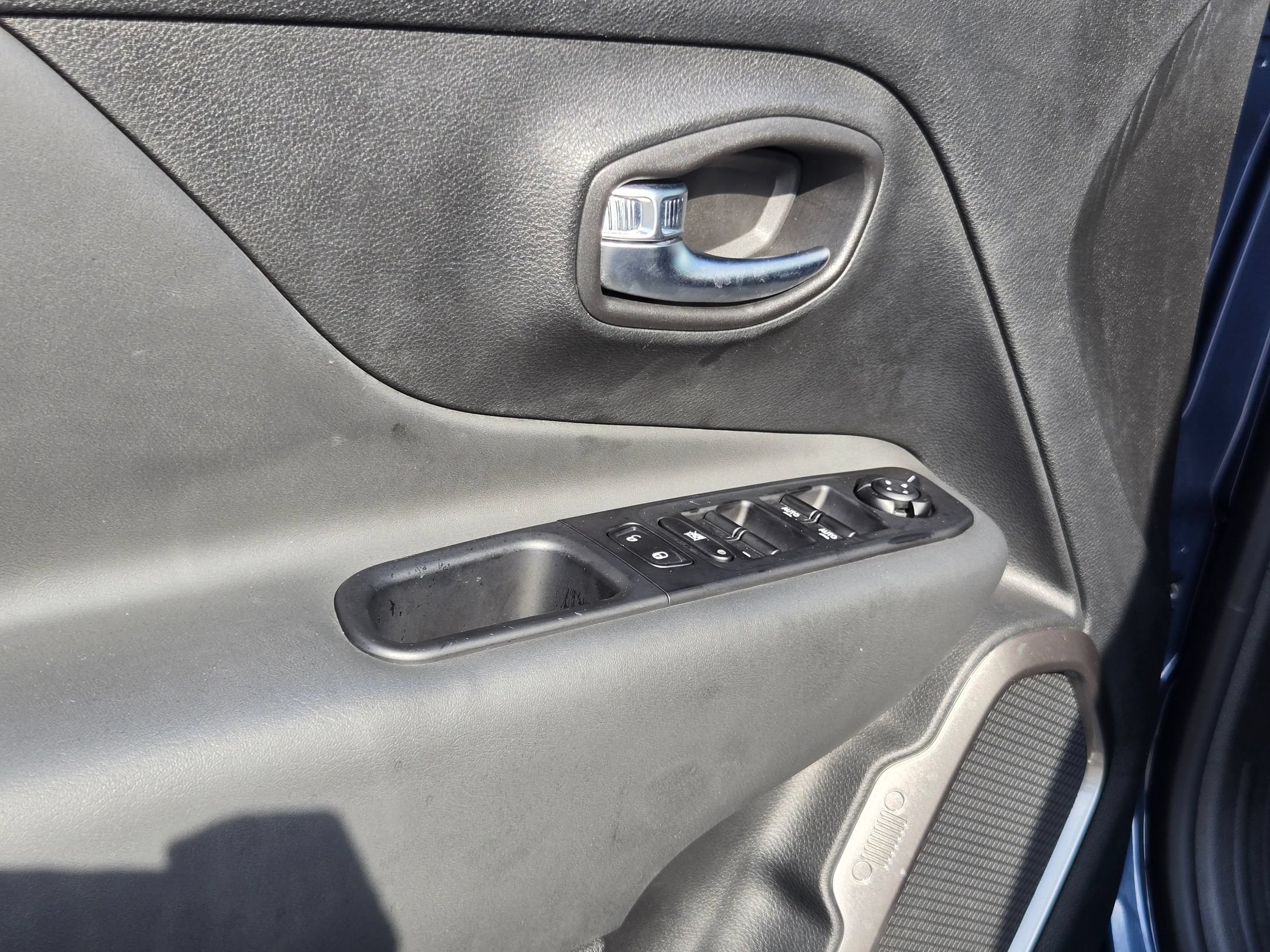 Used 2022 Jeep Renegade Latitude AWD/4WD image 21