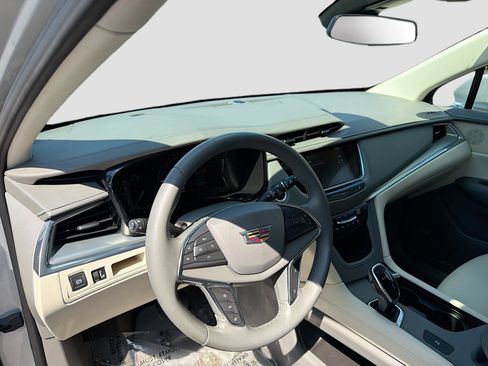 Used 2018 Cadillac XT5 Luxury w/ Driver Awareness Package image 24