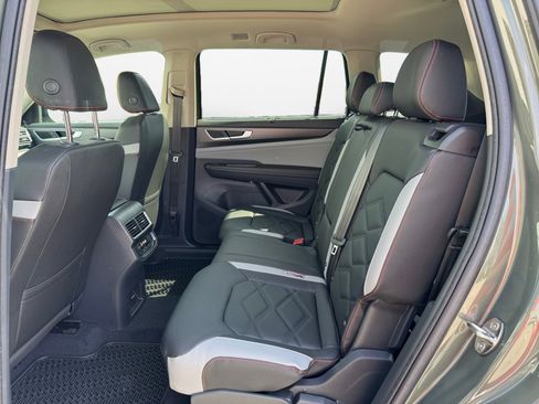 New 2026 Volkswagen Atlas Peak Edition image 13