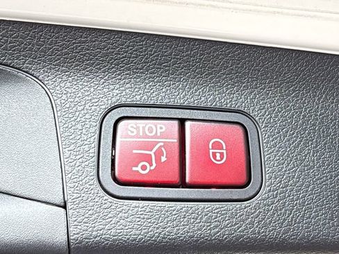 Certified 2023 Mercedes-Benz GLS 580 4MATIC image 23