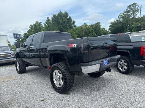 Used 2009 GMC Sierra 2500 SLT w/ Entertainment Package AWD/4WD image 2