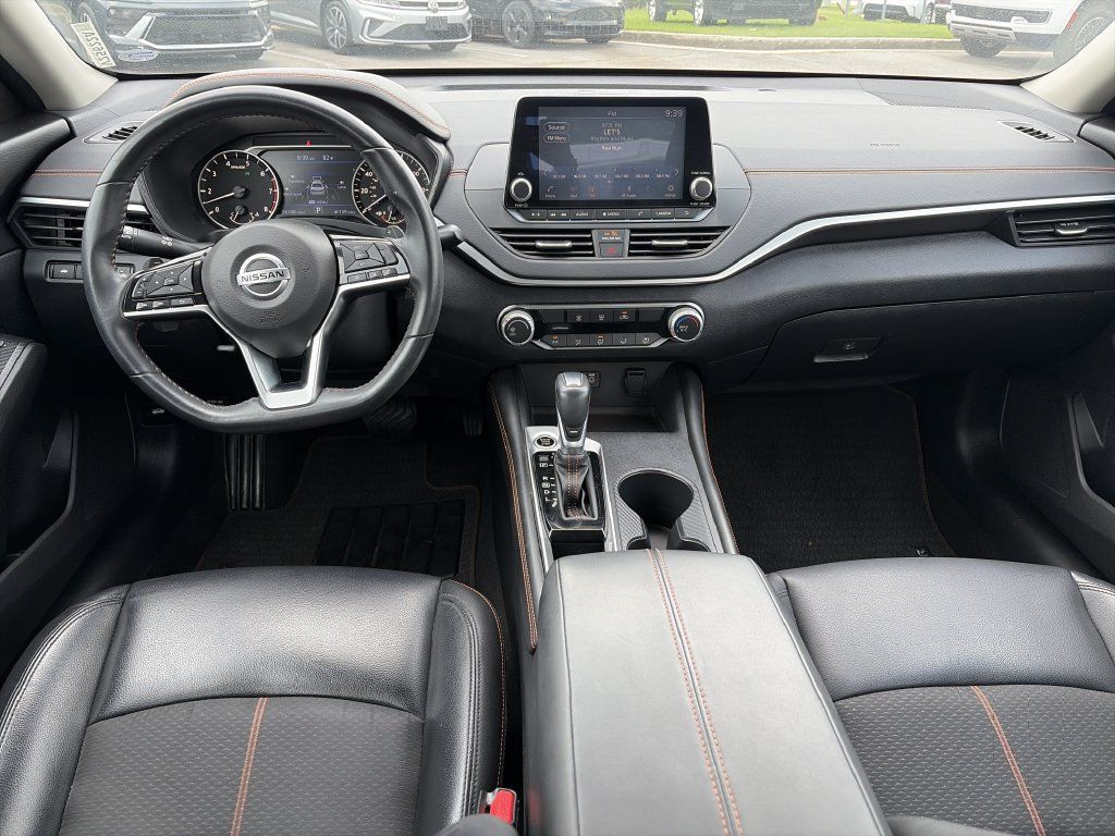Used 2020 Nissan Altima 2.5 SR FWD image 2