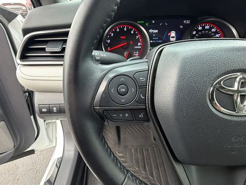 Used 2022 Toyota Camry XSE image 19