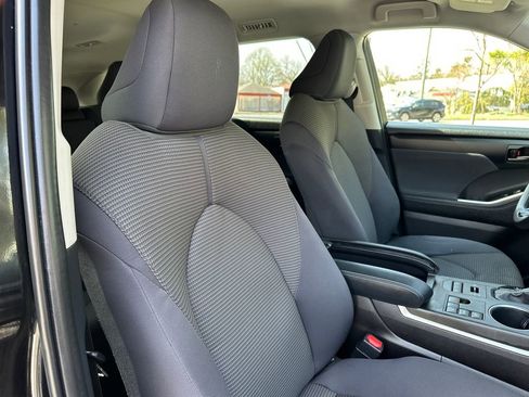 Used 2023 Toyota Highlander L image 11