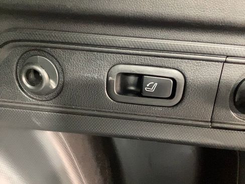 Used 2022 Subaru Forester Limited image 33