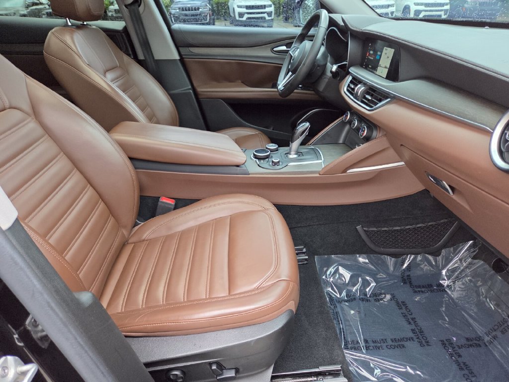 Used 2019 Alfa Romeo Stelvio Ti Lusso w/ Quick Order Package 22X Lusso AWD/4WD image 15