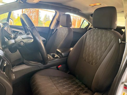 Used 2015 Chevrolet Volt FWD image 16