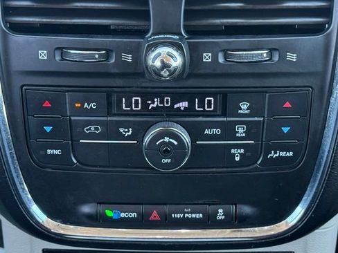Used 2014 Chrysler Town & Country Touring FWD image 26