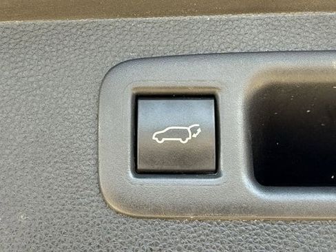 Used 2023 Toyota Highlander XLE image 36