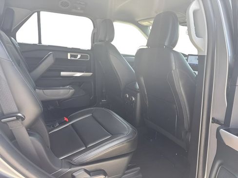 Used 2022 Ford Explorer XLT w/ Equipment Group 202A AWD/4WD image 26