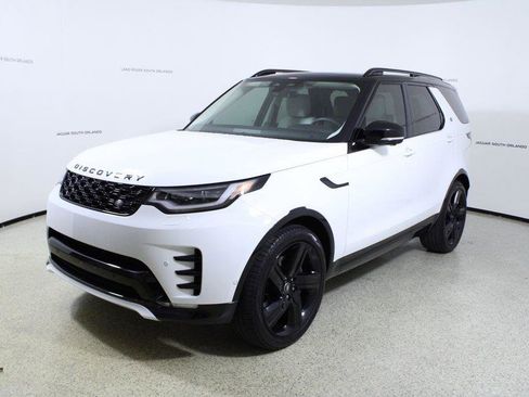 Used 2025 Land Rover Discovery Dynamic SE AWD/4WD image 4