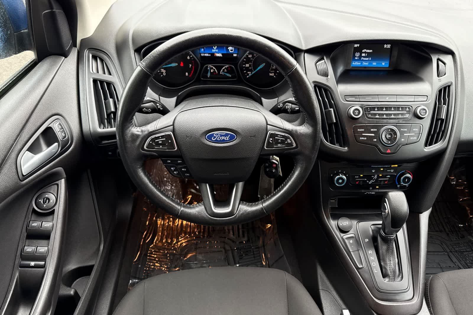 Used 2018 Ford Focus SE w/ Cold Weather Package FWD image 14