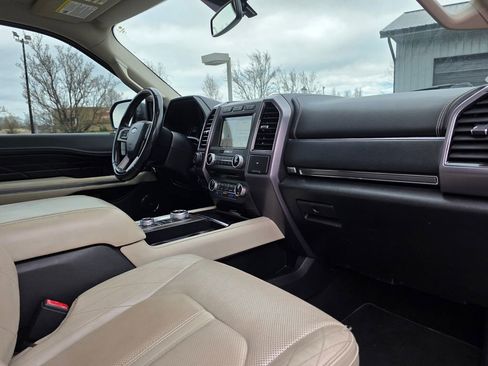 Used 2018 Ford Expedition Platinum image 28