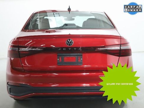 Certified 2025 Volkswagen Jetta SE image 42