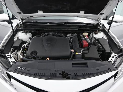 Used 2018 Toyota Camry XLE FWD image 13