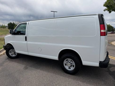 Used 2013 Chevrolet Express 2500 RWD image 2