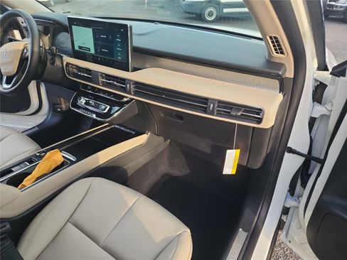 New 2026 Lincoln Corsair Premiere image 24