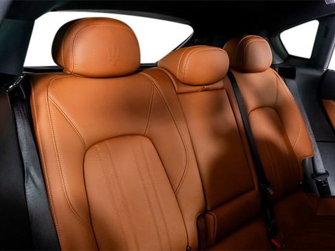 Used 2022 Maserati Levante GT image 31