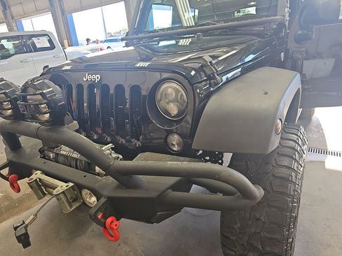 Used 2015 Jeep Wrangler Unlimited Rubicon w/ Connectivity Group AWD/4WD image 28