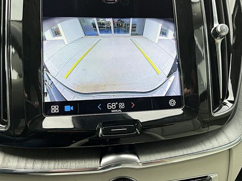 Used 2023 Volvo XC60 B5 Plus w/ Protection Package Premier image 25