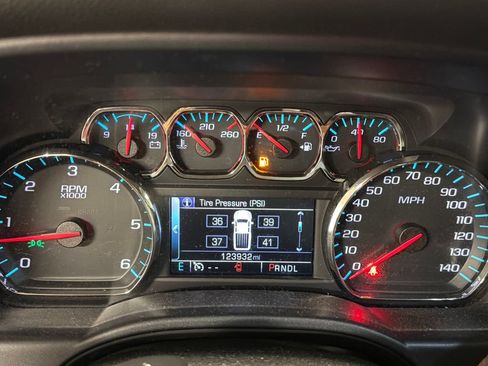 Used 2017 Chevrolet Silverado 1500 LT AWD/4WD image 25