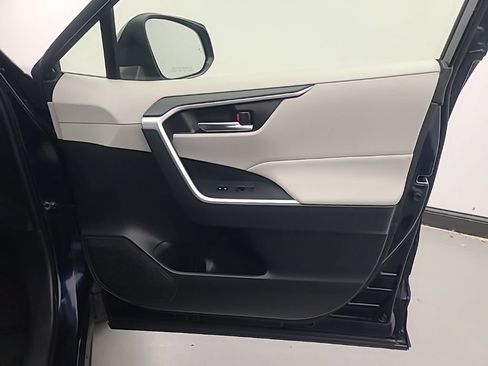 Used 2019 Toyota RAV4 XLE w/ Convenience Package AWD/4WD image 13