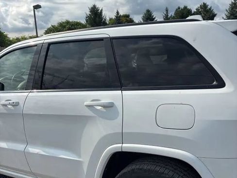 Used 2021 Jeep Grand Cherokee Laredo X AWD/4WD image 4