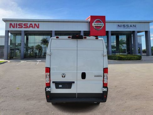 Used 2025 RAM ProMaster 2500 w/ Convenience Group FWD image 3