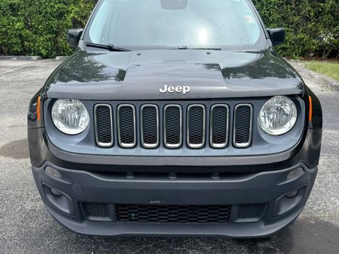 Used 2015 Jeep Renegade Latitude w/ Popular Equipment Group FWD image 2