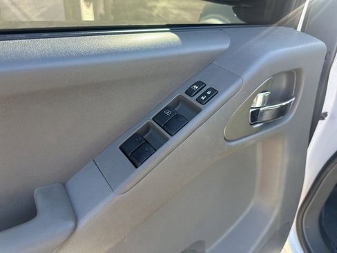 Used 2008 Nissan Frontier SE w/ SE Value Truck Pkg image 11