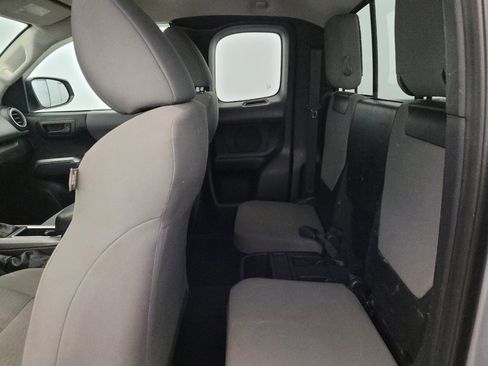 Used 2016 Toyota Tacoma SR5 AWD/4WD image 18