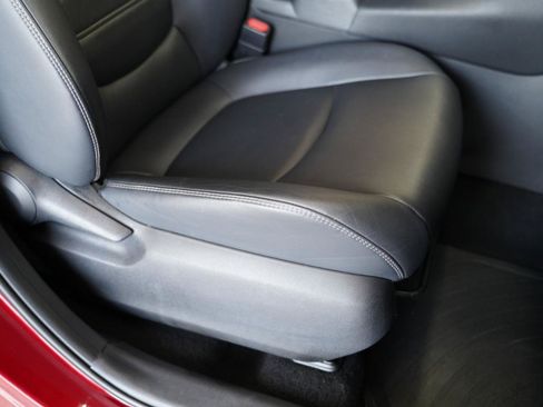 Used 2019 Toyota RAV4 XLE Premium FWD image 28