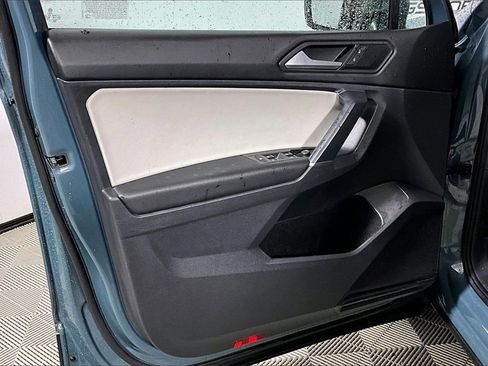 Used 2020 Volkswagen Tiguan SE image 18
