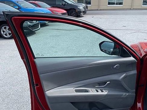 Used 2023 Hyundai Elantra SEL image 10