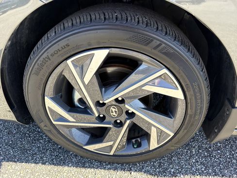 Certified 2025 Hyundai Elantra Sport image 10