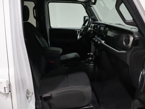 Used 2021 Jeep Gladiator Overland AWD/4WD image 21