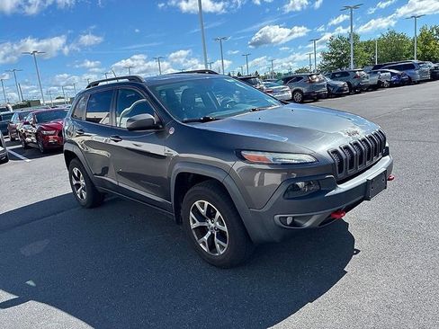 Used 2015 Jeep Cherokee Trailhawk AWD/4WD image 2