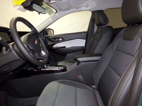 New 2025 Chevrolet Trax LT w/ Driver Confidence Package image 15