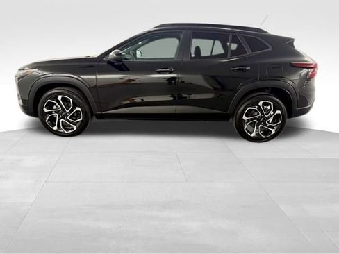 Certified 2025 Chevrolet Trax RS w/ Driver Confidence Package image 5